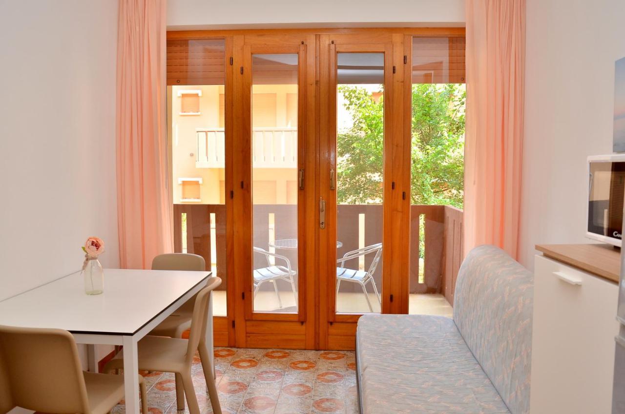 Condominio Corinzia Бибионе Екстериор снимка