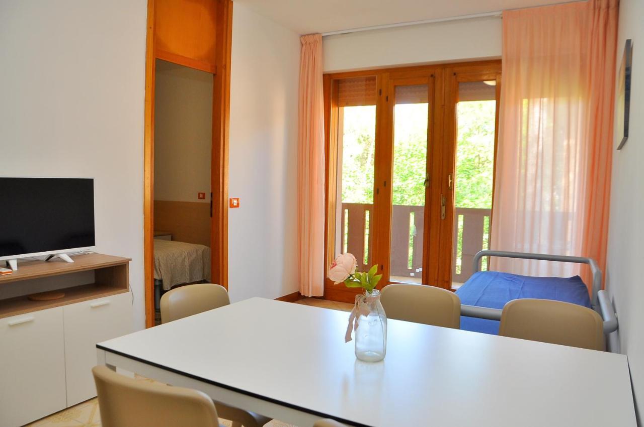 Condominio Corinzia Бибионе Екстериор снимка