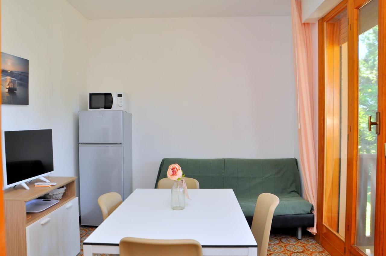 Condominio Corinzia Бибионе Екстериор снимка