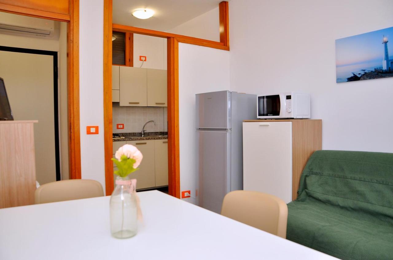 Condominio Corinzia Бибионе Екстериор снимка
