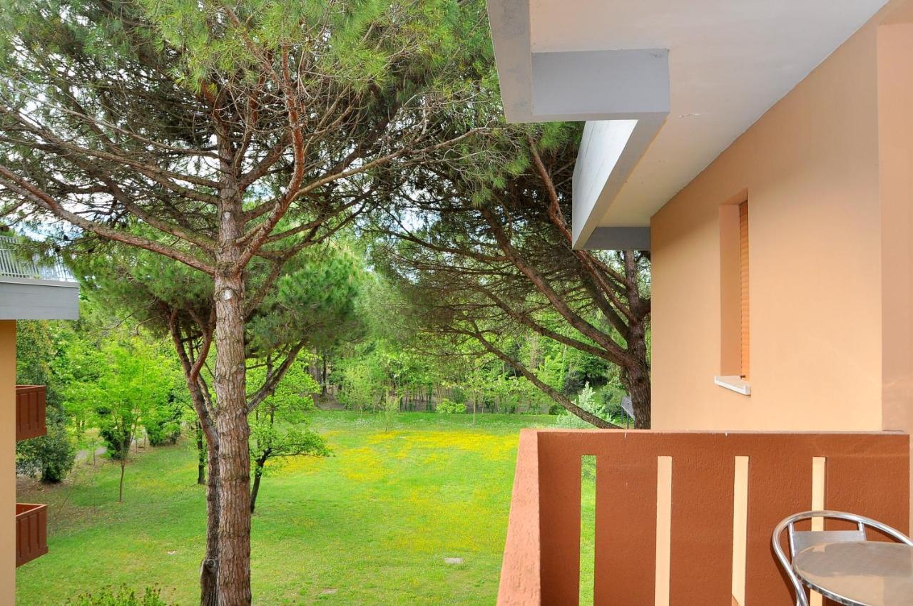 Condominio Corinzia Бибионе Екстериор снимка